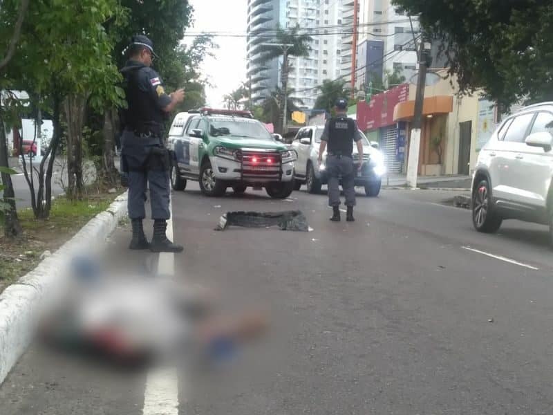 Homem não resistiu aos ferimentos e morreu no local do acidente em Manaus. (Foto: Arquivo Pessoal/Gil Guedes)