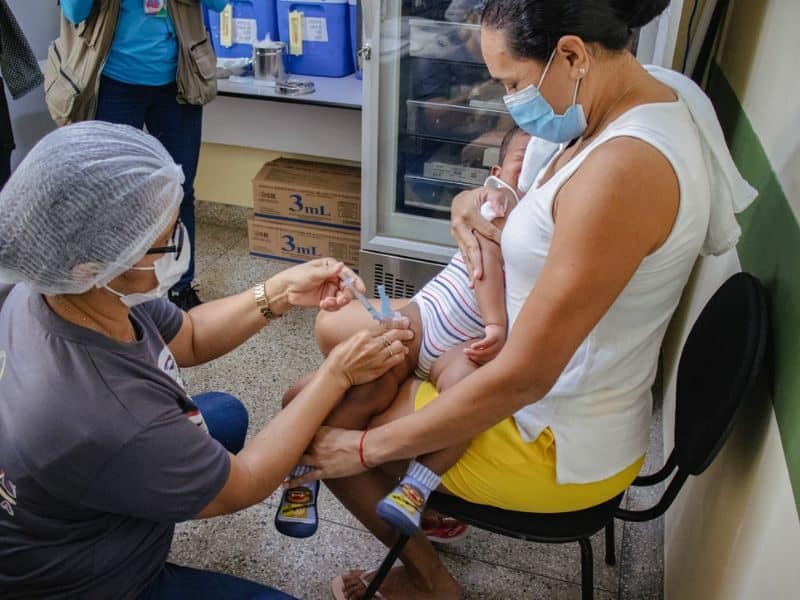 Vacinação é a principal medida de prevenção da paralisia infantil. (Foto: Henrique Souza/Semsa)