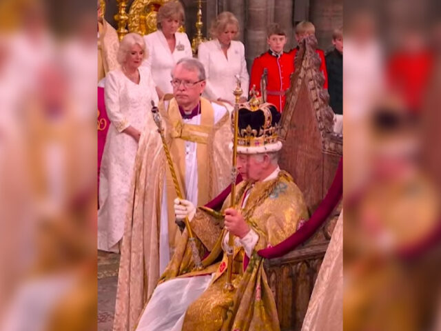 Rei Charles em coroação