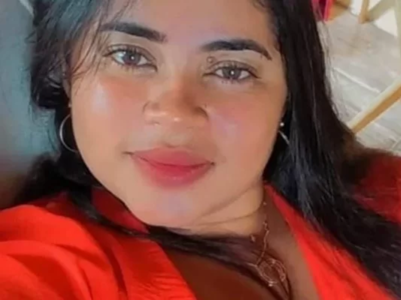 Manicure Carolaine Correia dos Santos, 27 anos, foi morta a tiros na casa de amiga em Penedo, AL
